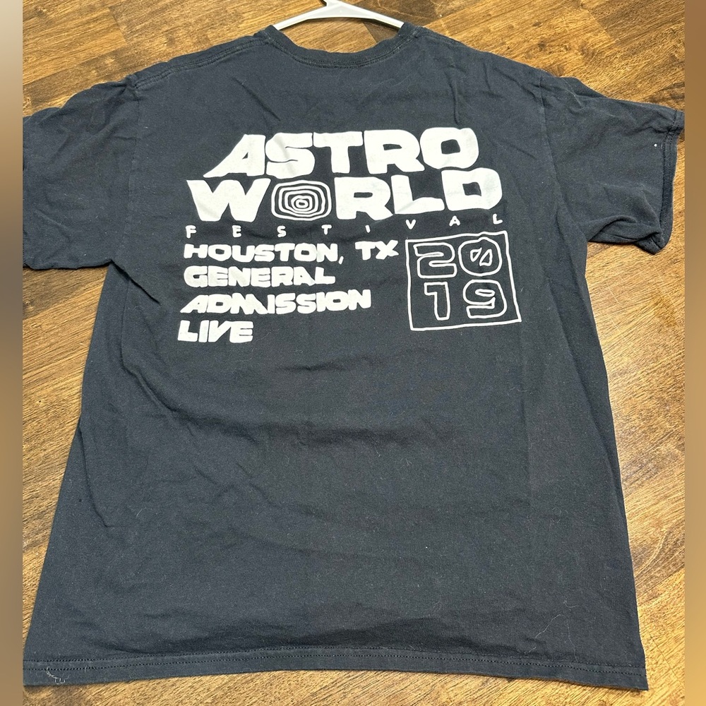 Unisex 2019 Black STAFF Travis Scott Astroworld shirt. Size Medium